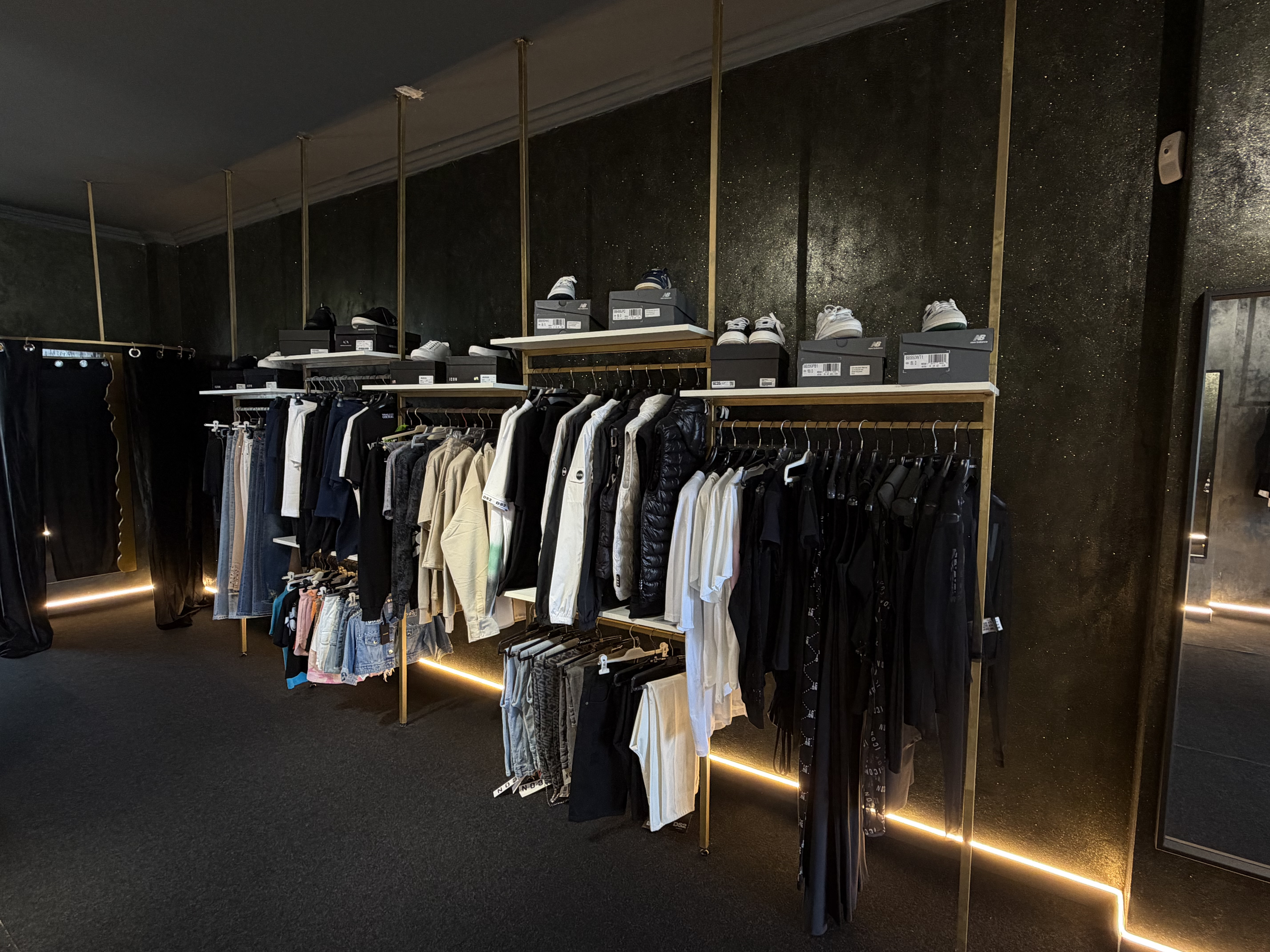 Accessories display